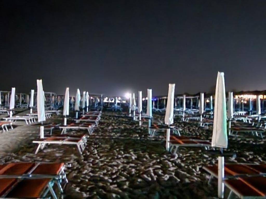 negozio in vendita a Ravenna in zona Lido Adriano