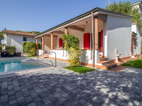 casa indipendente in vendita a Ravenna in zona Lido di Classe