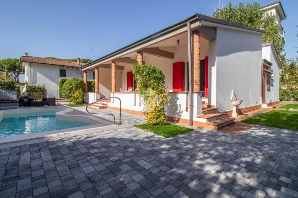 casa indipendente in vendita a Ravenna in zona Lido di Classe