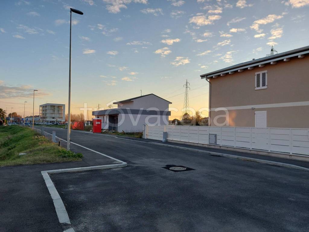 casa indipendente in vendita a Ravenna in zona Fornace Zarattini
