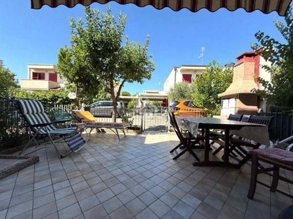 casa indipendente in vendita a Ravenna in zona Lido Adriano