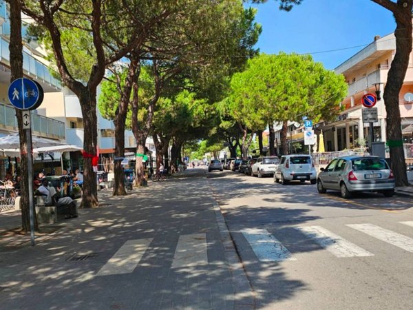 negozio in vendita a Ravenna in zona Lido di Savio