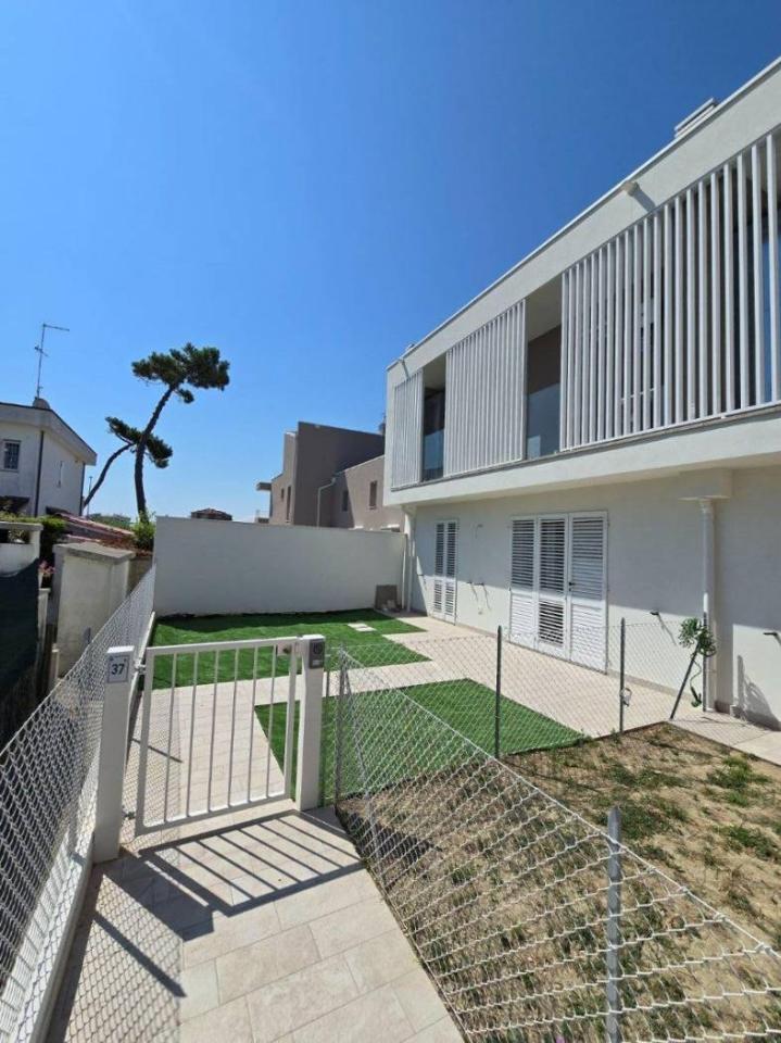 casa indipendente in vendita a Ravenna in zona Lido di Classe