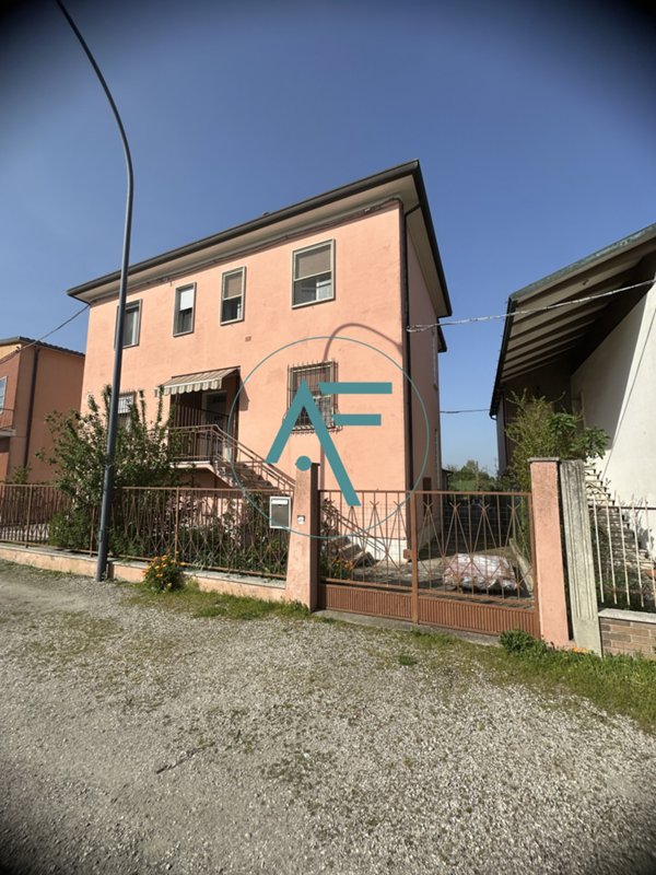casa indipendente in vendita a Ravenna