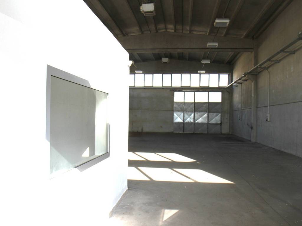 locale commerciale in vendita a Ravenna in zona Fornace Zarattini