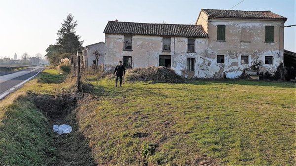 casa indipendente in vendita a Ravenna in zona Mezzano