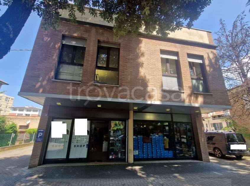 negozio in vendita a Ravenna in zona Classe