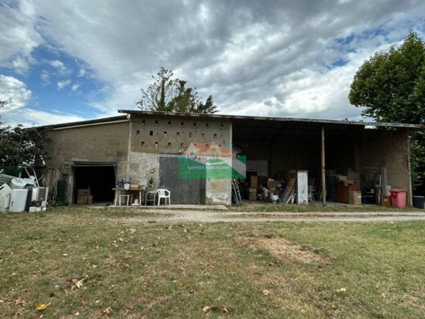 casa indipendente in vendita a Ravenna in zona Classe