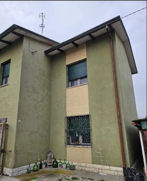 casa indipendente in vendita a Ravenna in zona Mezzano