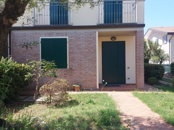 casa indipendente in vendita a Ravenna in zona Porto Fuori
