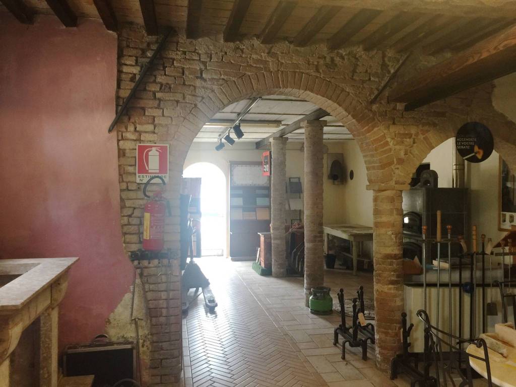 negozio in vendita a Ravenna in zona Classe
