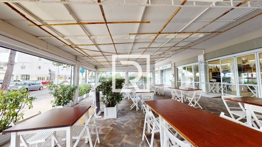 negozio in vendita a Ravenna in zona Lido di Savio