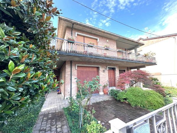 casa indipendente in vendita a Ravenna