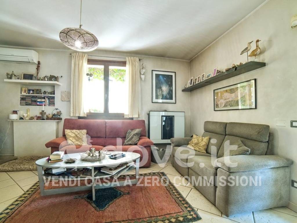 casa indipendente in vendita a Ravenna in zona Mezzano