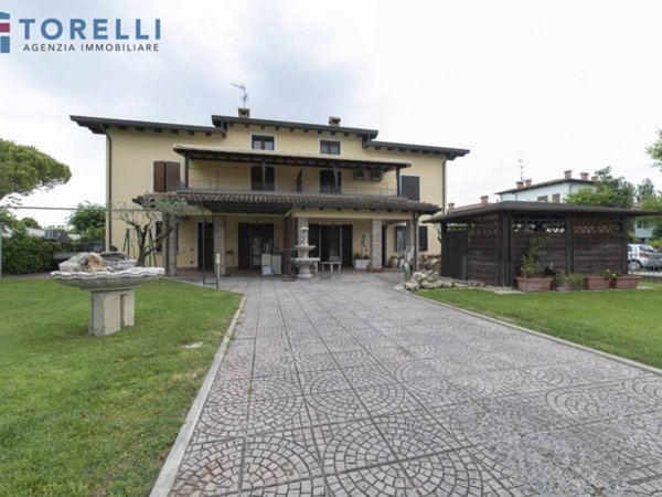 casa indipendente in vendita a Ravenna in zona Madonna dell'Albero