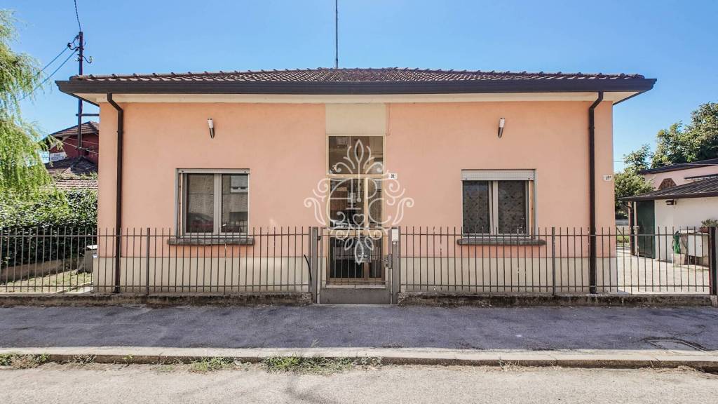 casa indipendente in vendita a Ravenna in zona Camerlona