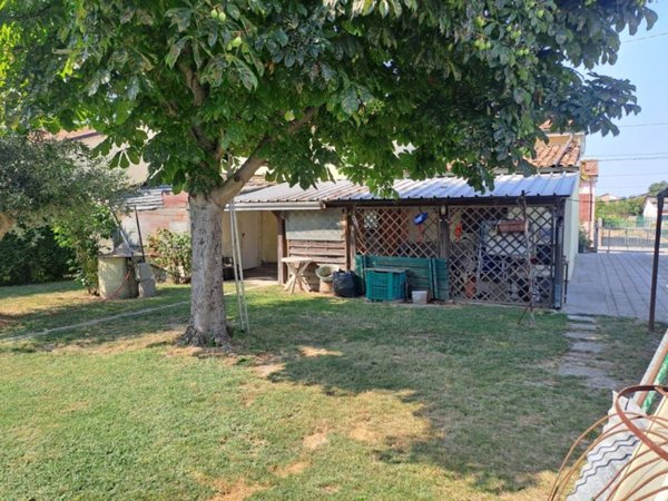 casa indipendente in vendita a Ravenna in zona Savarna / Conventello