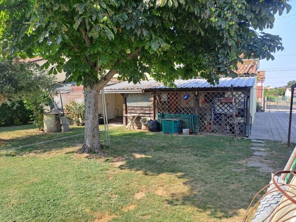 casa indipendente in vendita a Ravenna in zona Savarna / Conventello