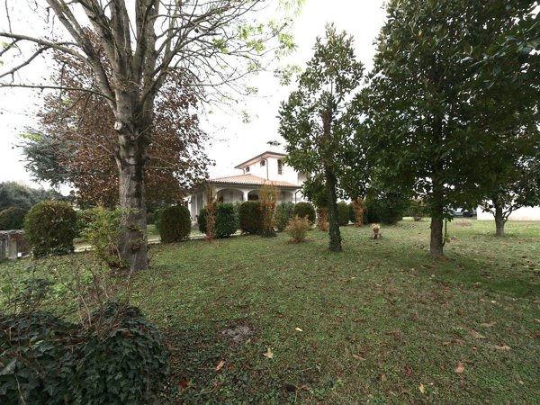 casa indipendente in vendita a Ravenna in zona Mezzano