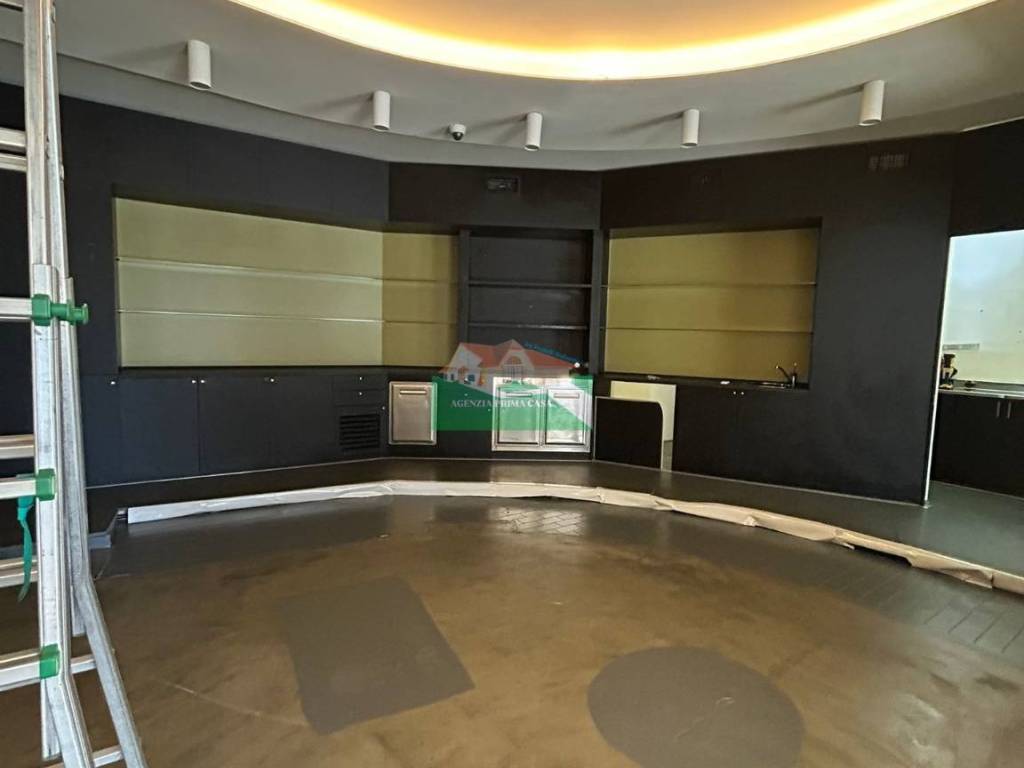negozio in vendita a Ravenna in zona Classe