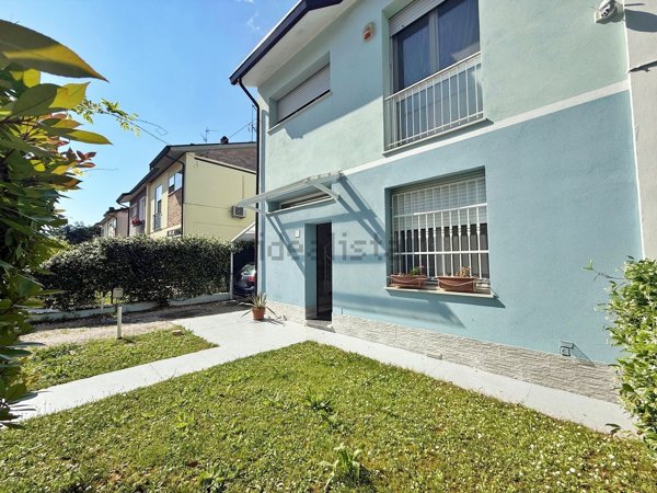 casa indipendente in vendita a Ravenna in zona Classe