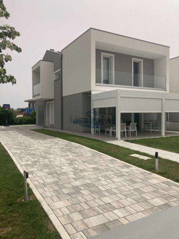 casa indipendente in vendita a Ravenna in zona Porto Fuori