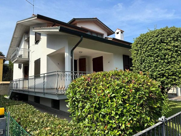 casa indipendente in vendita a Ravenna