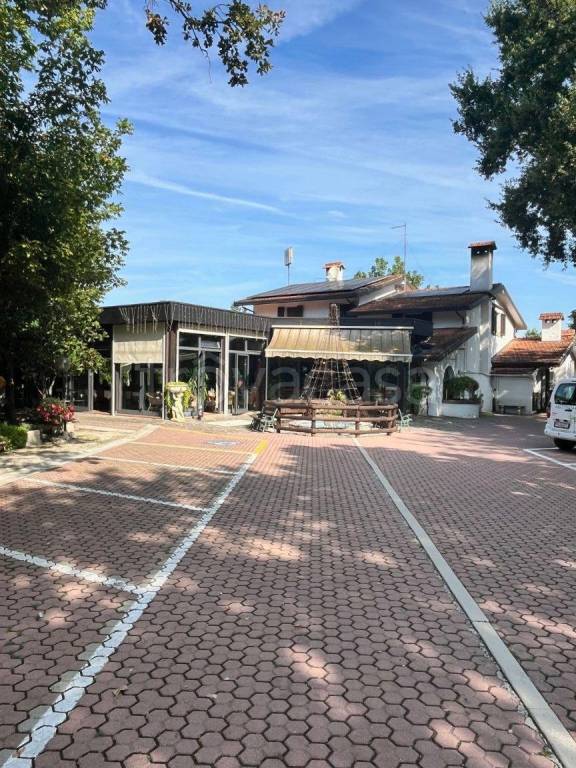 negozio in vendita a Ravenna in zona Sant'Alberto
