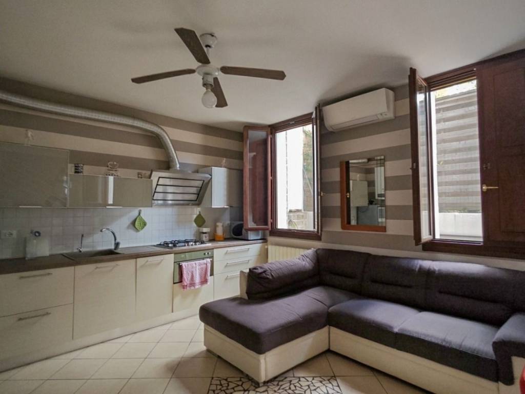 casa indipendente in vendita a Ravenna in zona Centro Storico