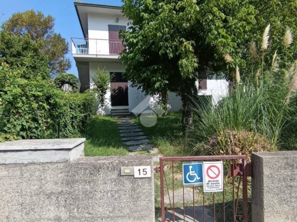 appartamento in vendita a Ravenna in zona Lido Adriano