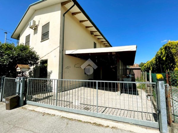 casa indipendente in vendita a Ravenna in zona Grattacoppa