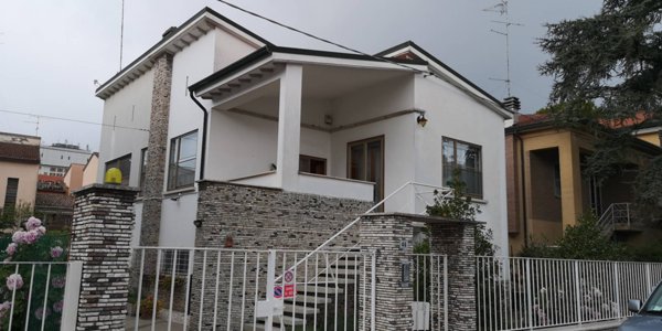 casa indipendente in vendita a Ravenna