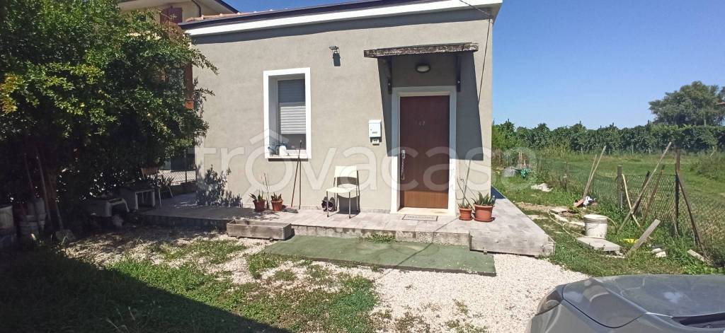casa indipendente in vendita a Ravenna in zona Ammonite