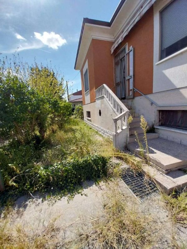 casa indipendente in vendita a Ravenna in zona Mezzano