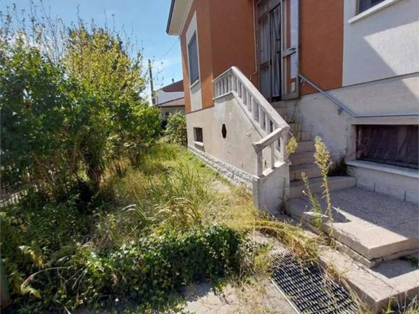 casa indipendente in vendita a Ravenna in zona Mezzano