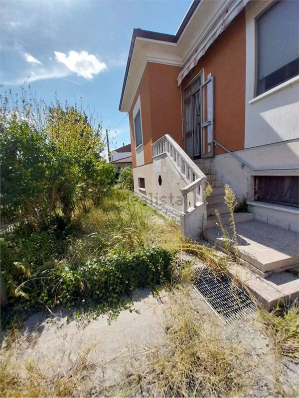 casa indipendente in vendita a Ravenna in zona Mezzano