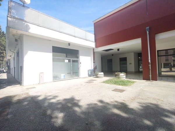 negozio in vendita a Ravenna