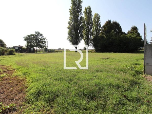 terreno edificabile in vendita a Ravenna in zona Camerlona