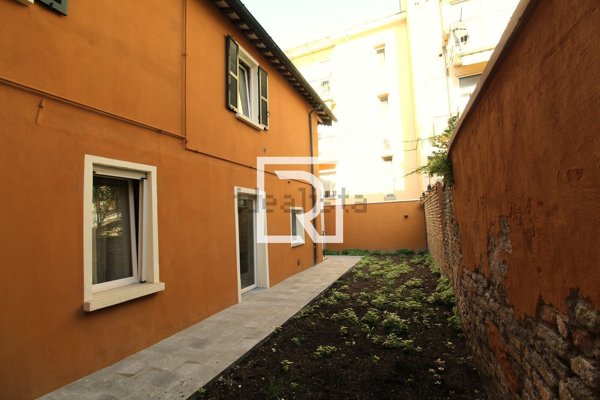 casa indipendente in vendita a Ravenna in zona Centro Storico