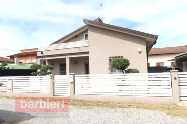 casa indipendente in vendita a Ravenna in zona Castiglione di Ravenna