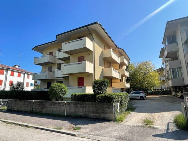 appartamento in vendita a Ravenna in zona Lido Adriano