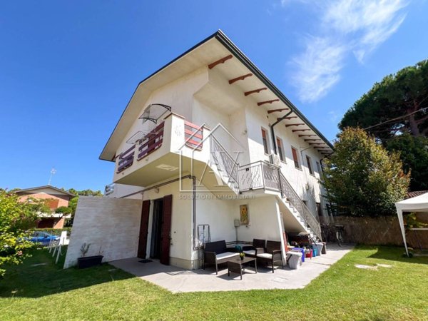 casa indipendente in vendita a Ravenna in zona Punta Marina Terme