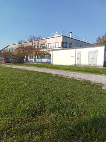 locale commerciale in vendita a Ravenna