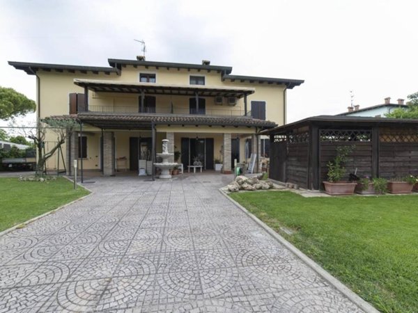 casa indipendente in vendita a Ravenna in zona Classe