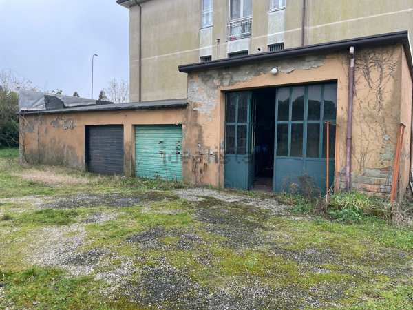 locale commerciale in vendita a Ravenna