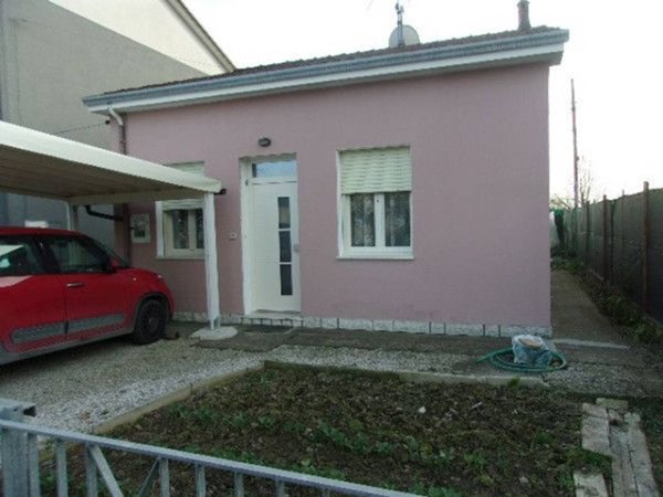 casa indipendente in vendita a Ravenna in zona Ragone