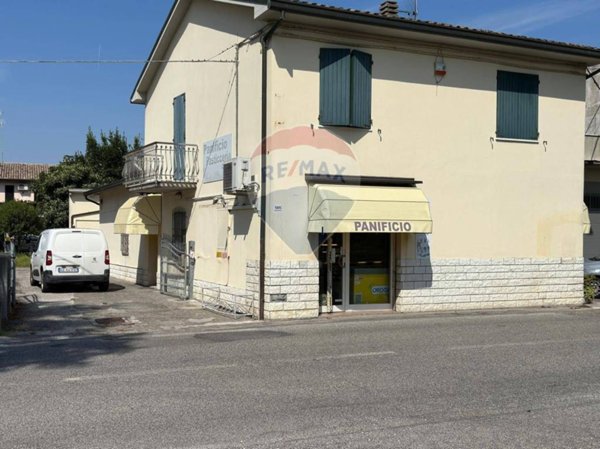 negozio in vendita a Ravenna in zona Gambellara