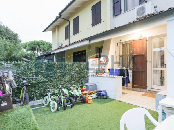 casa indipendente in vendita a Ravenna in zona Lido Adriano