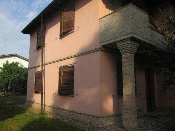 casa indipendente in vendita a Ravenna in zona Savarna / Conventello