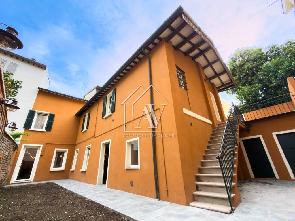 casa indipendente in vendita a Ravenna in zona Centro Storico